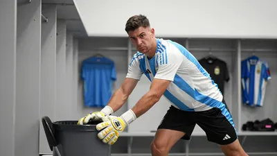 Argentina's Nahuel Guzmán in controversy: pushed the referee and broke into the locker room
