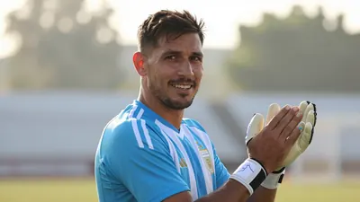 Lionel Messi escribió una dedicatoria personal y humorística en la camiseta de Juan Musso tras su partido de despedida...