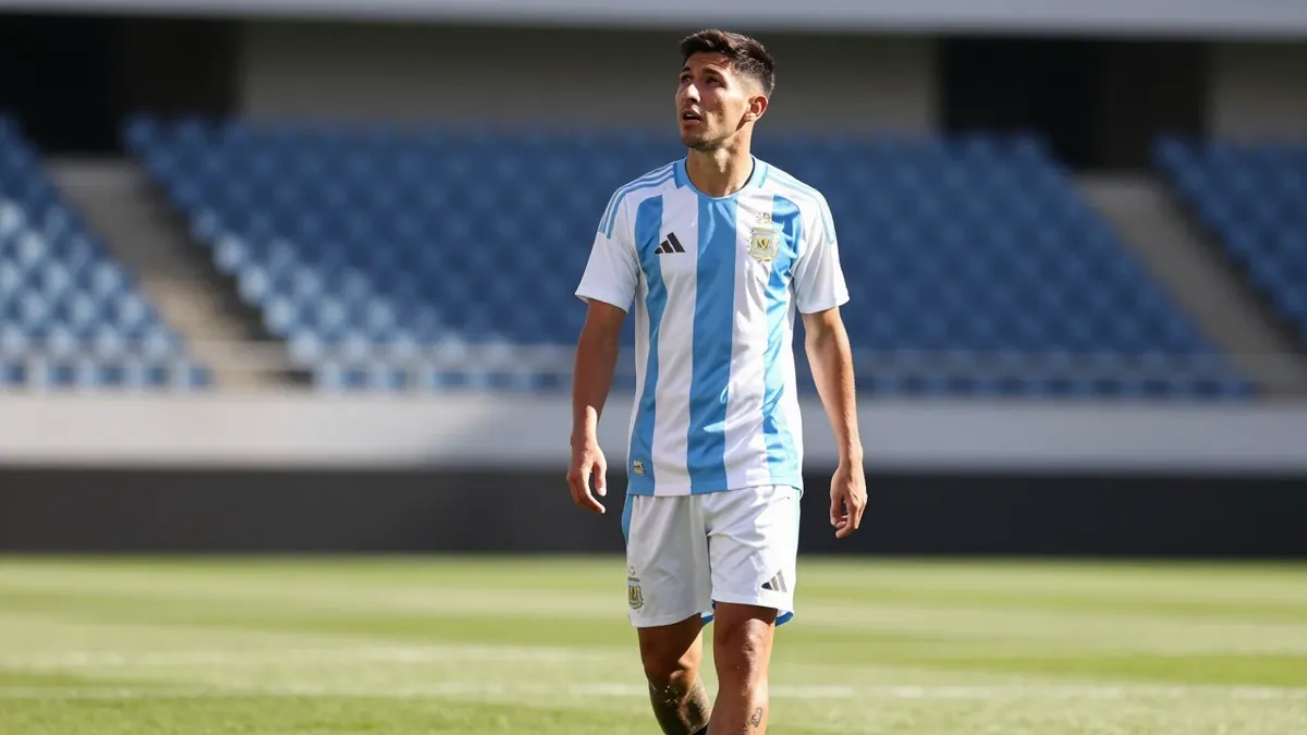 El entrenador de la selección argentina sumó a nueve futbolistas, seis del fútbol local y tres del exterior, para los...
